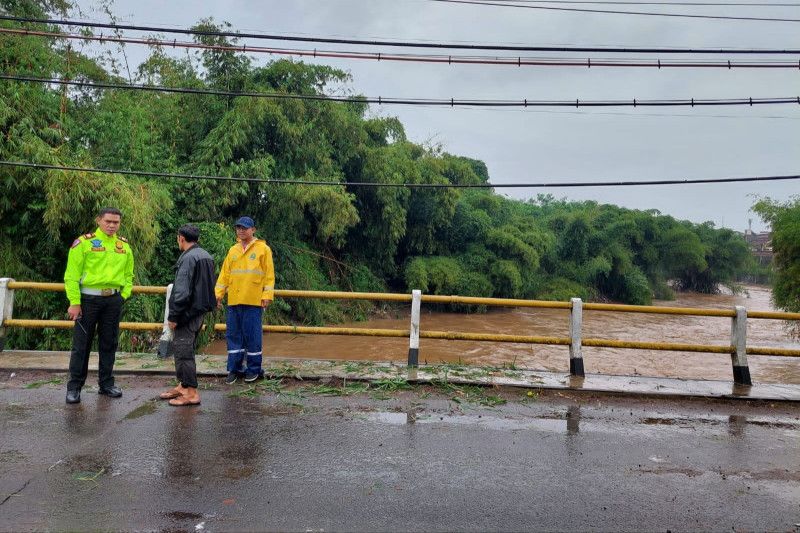 BMKG minta warga Garut siaga banjir luapan Sungai Cimanuk BMKG minta warga Garut siaga banjir luapan Sungai Cimanuk