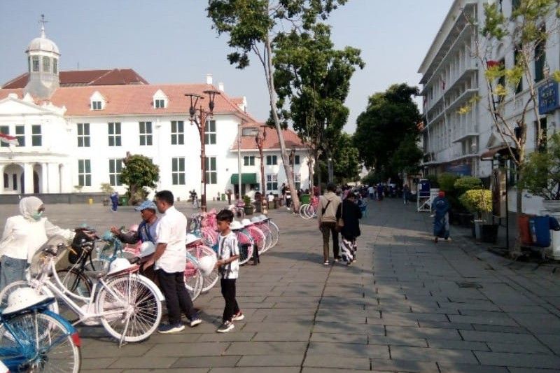 Pemkot Jakbar larang masyarakat parkirkan kendaraan di Kota Tua Pemkot Jakbar larang masyarakat parkirkan kendaraan di Kota Tua