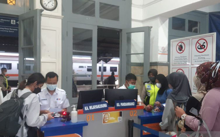 Penumpang KA jarak jauh belum booster wajib screening COVID-19