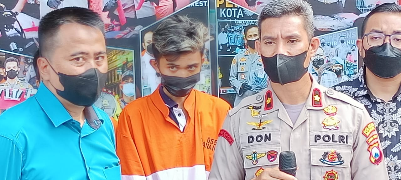 Tiga pelaku modus penganiayaan dan perampasan ditangkap polisi Tiga pelaku modus penganiayaan dan perampasan ditangkap polisi