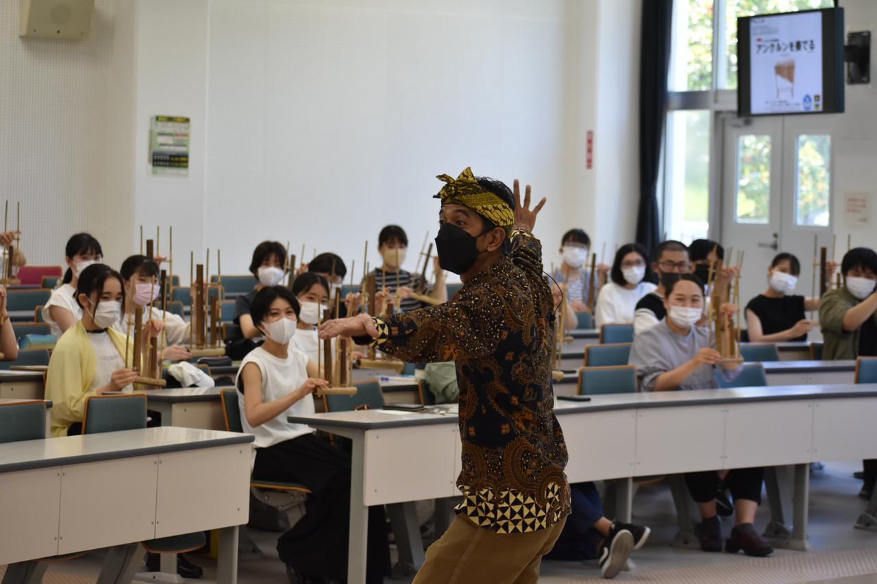 KBRI Tokyo dukung seniman Jabar promosikan angklung untuk disabilitas di Jepang KBRI Tokyo dukung seniman Jabar promosikan angklung untuk disabilitas di Jepang