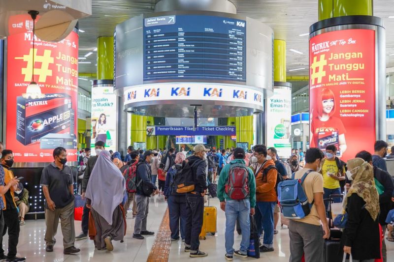 Volume pelanggan kereta api naik 42 persen pada Semester I 2022 Volume pelanggan kereta api naik 42 persen pada Semester I 2022