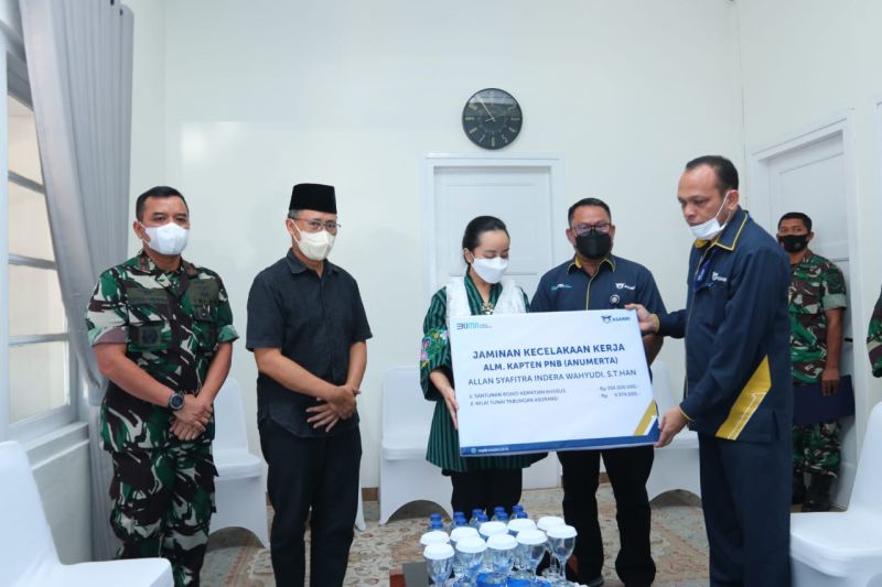 Asabri serahkan santunan untuk ahli waris pilot pesawat jatuh di Blora