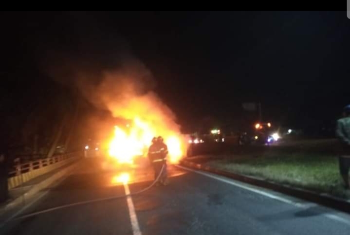 Pikup terbakar di Pantura Pamanukan, empat orang tewas, tiga luka-luka Pikup terbakar di Pantura Pamanukan, empat orang tewas, tiga luka-luka