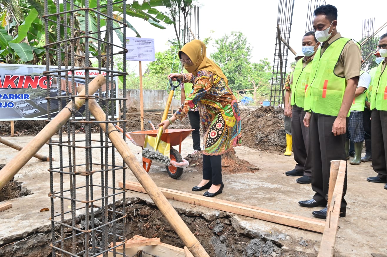Sukoharjo bangun gedung khusus parkir kendaraan di kantor pemda Sukoharjo bangun gedung khusus parkir kendaraan di kantor pemda