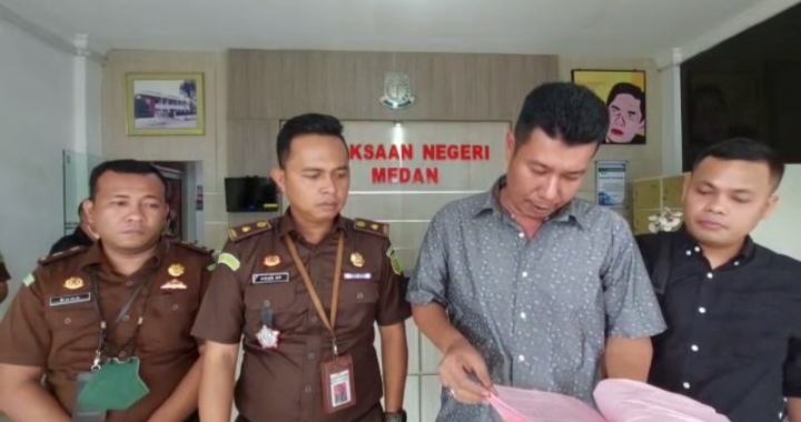 Korupsi Rp1,9 miliar, Kejari Medan tahan Kepala dan CS BRI Unit Simpang Amplas Korupsi Rp1,9 miliar, Kejari Medan tahan Kepala dan CS BRI Unit Simpang Amplas