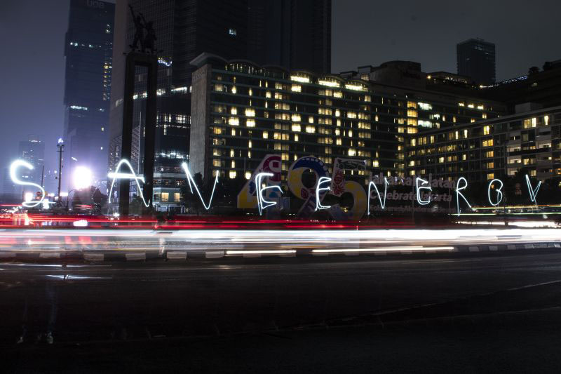 Earth Hour tidak sekedar padamkan lampu Earth Hour tidak sekedar padamkan lampu