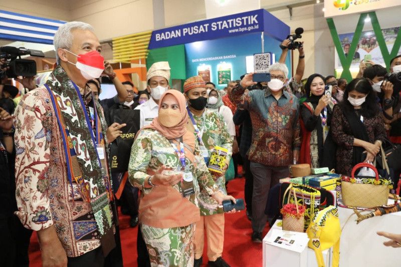 Ganjar minta Apkasi kreatif dorong pertumbuhan ekonomi Ganjar minta Apkasi kreatif dorong pertumbuhan ekonomi
