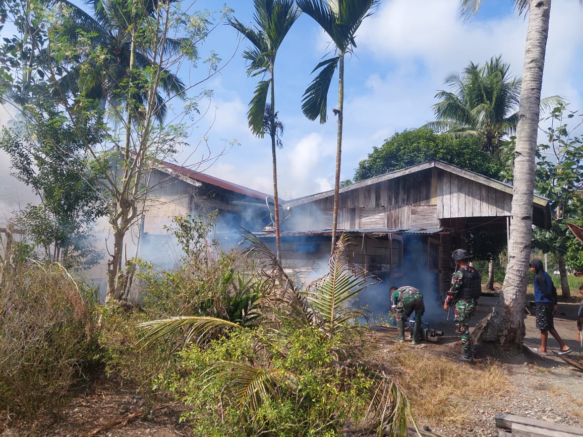 Cegah malaria, Satgas Yonif 126/KC fogging kampung di perbatasan Papua Cegah malaria, Satgas Yonif 126/KC fogging kampung di perbatasan Papua