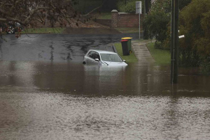Cuaca ekstrem reda, penduduk Sydney periksa kerusakan akibat banjir