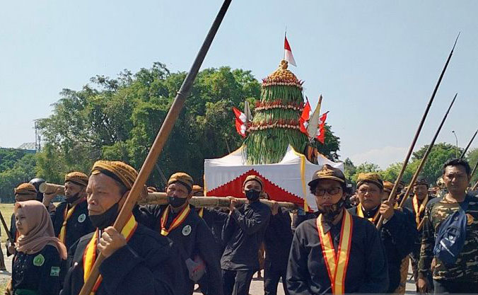 Keraton Surakarta kembali gelar Grebeg Besar pada 1443 H Keraton Surakarta kembali gelar Grebeg Besar pada 1443 H