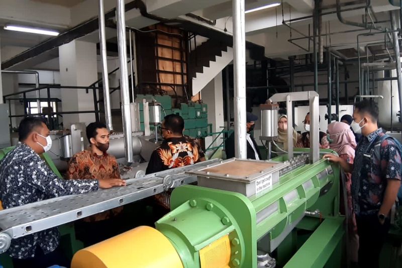 Kemenperin kembangkan mesin olah limbah sawit jadi bahan baku kertas Kemenperin kembangkan mesin olah limbah sawit jadi bahan baku kertas