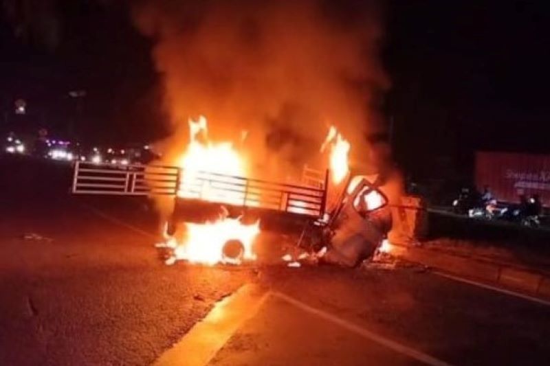 Polisi: Empat korban tewas kecelakaan di Subang adalah suporter Timnas Polisi: Empat korban tewas kecelakaan di Subang adalah suporter Timnas