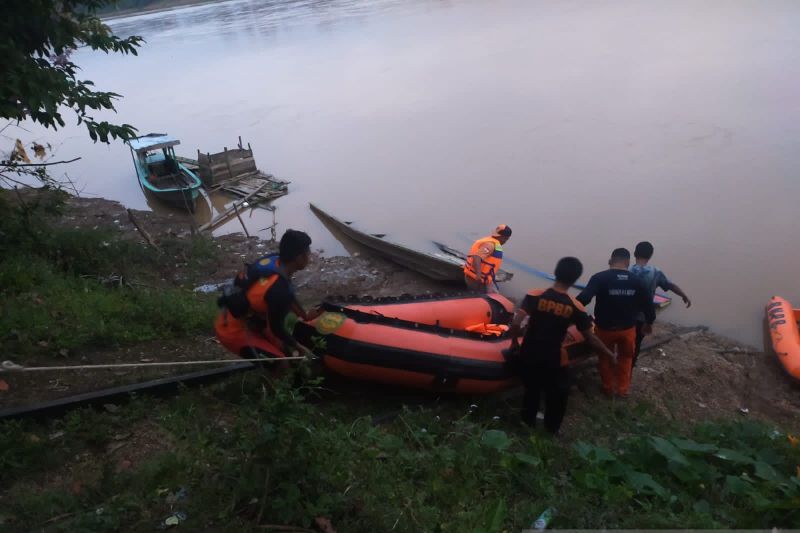 Tim SAR lanjutkan pencarian warga yang tenggelam di Sungai Batanghari