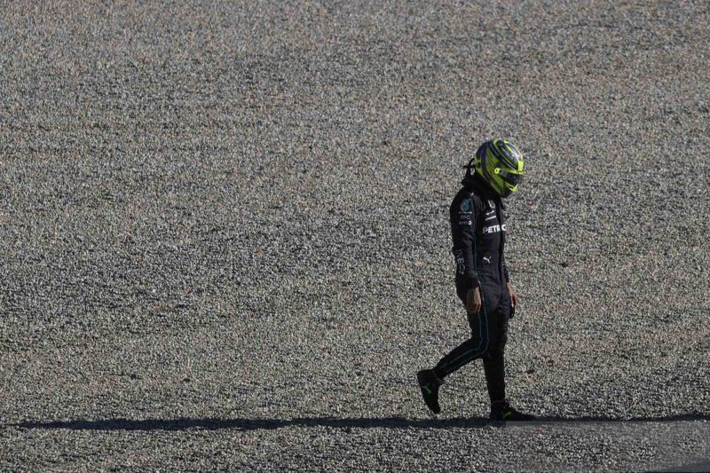 Hamilton minta maaf ke Mercedes setelah kecelakaan di kualifikasi Hamilton minta maaf ke Mercedes setelah kecelakaan di kualifikasi