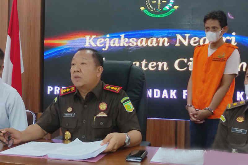Kejari tahan kaur keuangan desa karena korupsi bantuan COVID-19 Kejari tahan kaur keuangan desa karena korupsi bantuan COVID-19