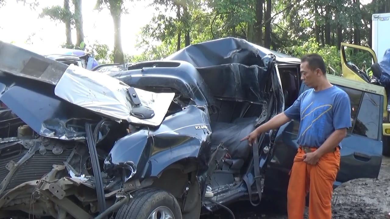 Kasus tabrak belakang di Tol Cipularang, 1 orang meninggal dunia di TKP