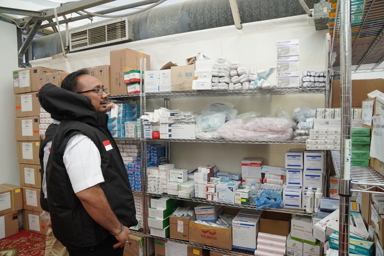 Menag meninjau klinik kesehatan KKHI di Mina Menag meninjau klinik kesehatan KKHI di Mina