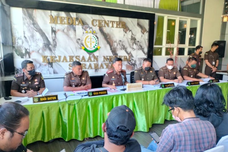 Kejari Surabaya periksa 25 saksi kasus oknum satpol jual barang sitaan
