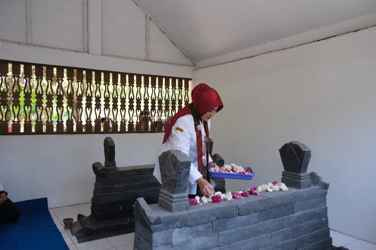 Jelang HUT ke-218 Klaten, Bupati Sri Mulyani ziarah ke makam bupati terdahulu