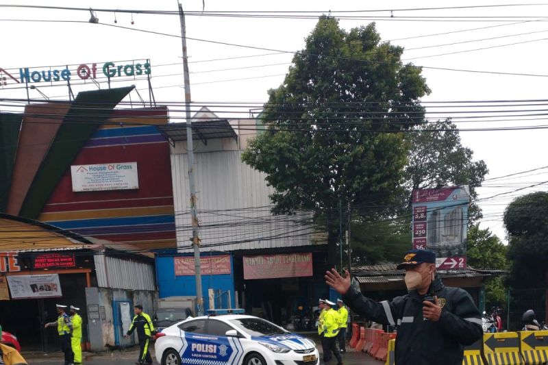 126 petugas diturunkan untuk urai kemacetan akibat banjir di Tangerang