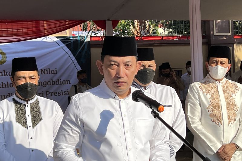 Kapolri dan Wakapolri serahkan 112 hewan kurban Idul Adha 1443 H Kapolri dan Wakapolri serahkan 112 hewan kurban Idul Adha 1443 H