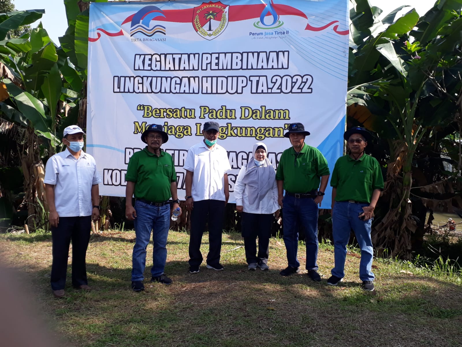 Gerakan penanaman pohon ajak warga turut peduli lingkungan di jalur Sungai Cikeas, Bekasi Gerakan penanaman pohon ajak warga turut peduli lingkungan di jalur Sungai Cikeas, Bekasi
