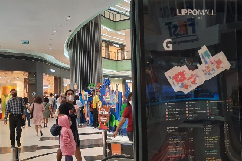 Pengunjung ramai datangi mal saat PPKM level satu di DKI