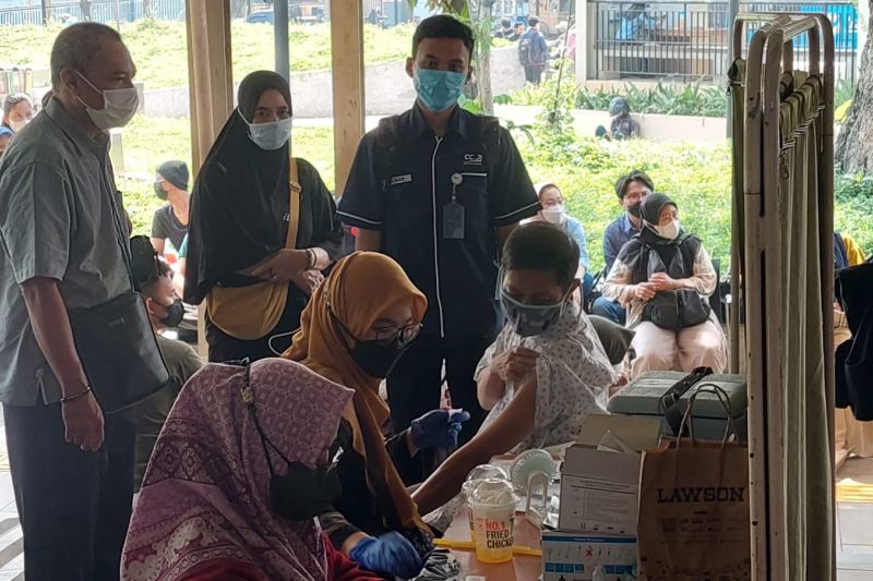 KAI hadirkan layanan vaksinasi di Stasiun Manggarai KAI hadirkan layanan vaksinasi di Stasiun Manggarai