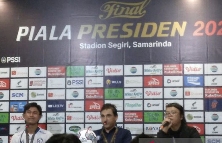 Eduardo Almeida apresiasi kerja keras pemain Arema Eduardo Almeida apresiasi kerja keras pemain Arema