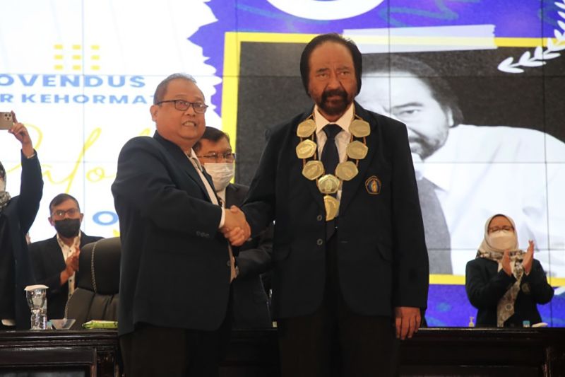 Universitas Brawijaya anugerahi Surya Paloh gelar Doktor Honoris Causa Universitas Brawijaya anugerahi Surya Paloh gelar Doktor Honoris Causa