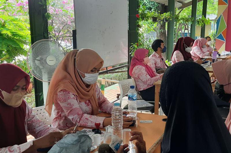 Warga Jakbar terbantu program pangan bersubsidi Warga Jakbar terbantu program pangan bersubsidi