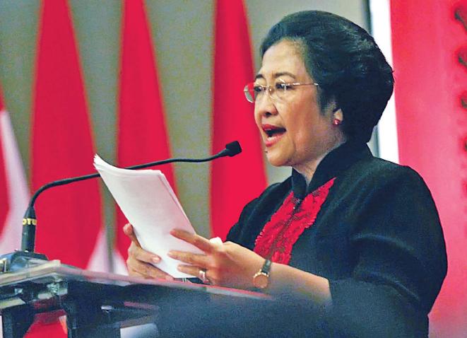 23 Juli 2001: Megawati dilantik menjadi Presiden RI ke-5 23 Juli 2001: Megawati dilantik menjadi Presiden RI ke-5