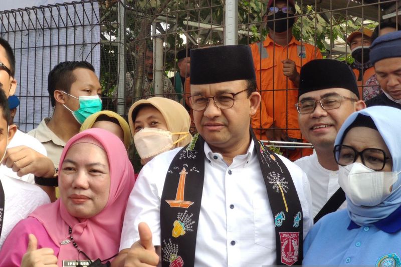 Anies apresiasi petani anggur manfaatkan lahan terbengkalai di Jakut Anies apresiasi petani anggur manfaatkan lahan terbengkalai di Jakut