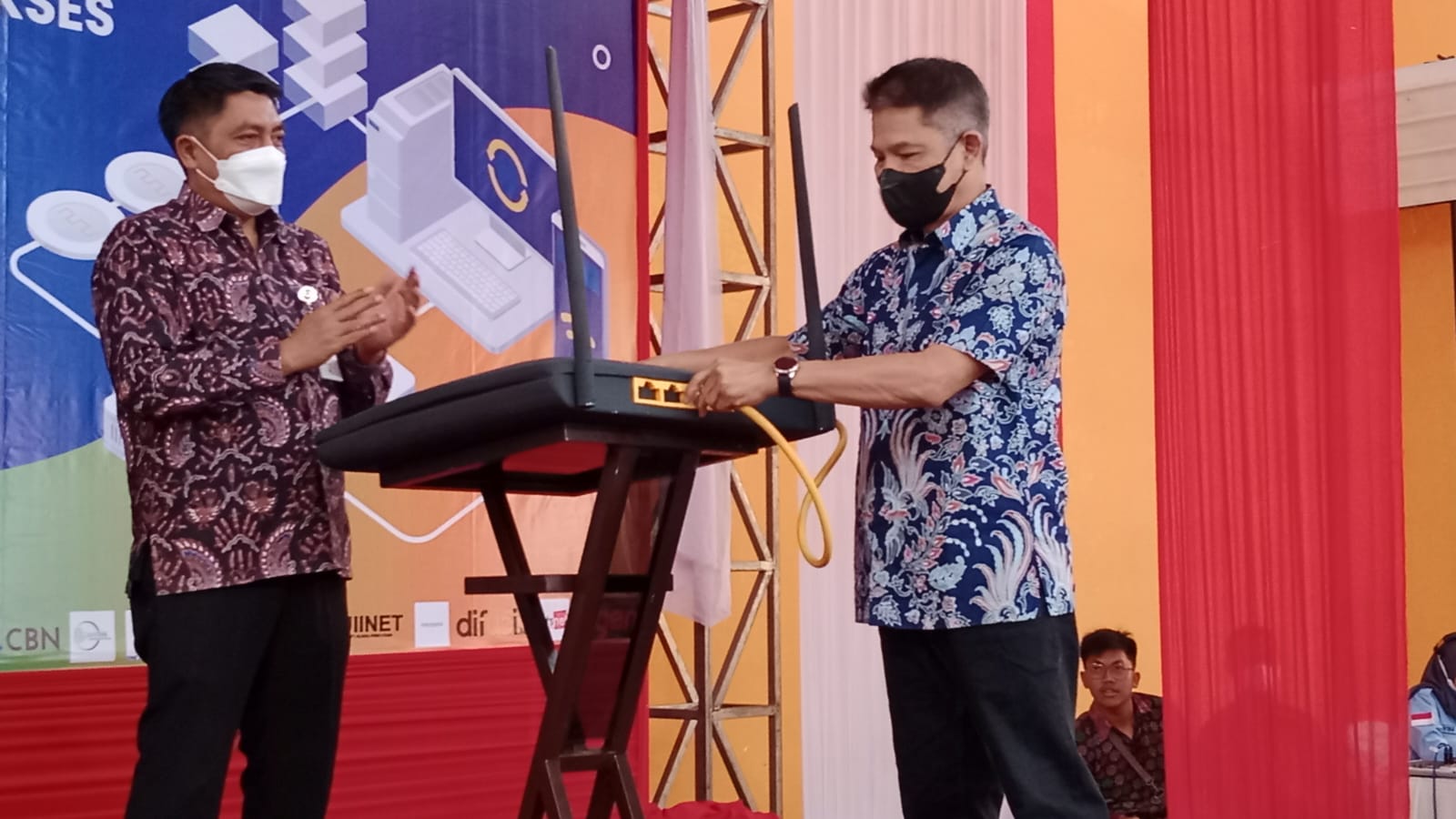 Pelaku UMKM di Magelang terima bantuan akses internet Fixed Broadband Pelaku UMKM di Magelang terima bantuan akses internet Fixed Broadband