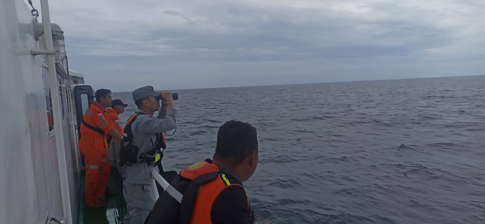 Bakamla RI Zona Maritim Timur kerahkan RIB-606 cari korban jatuh dari kapal Bakamla RI Zona Maritim Timur kerahkan RIB-606 cari korban jatuh dari kapal
