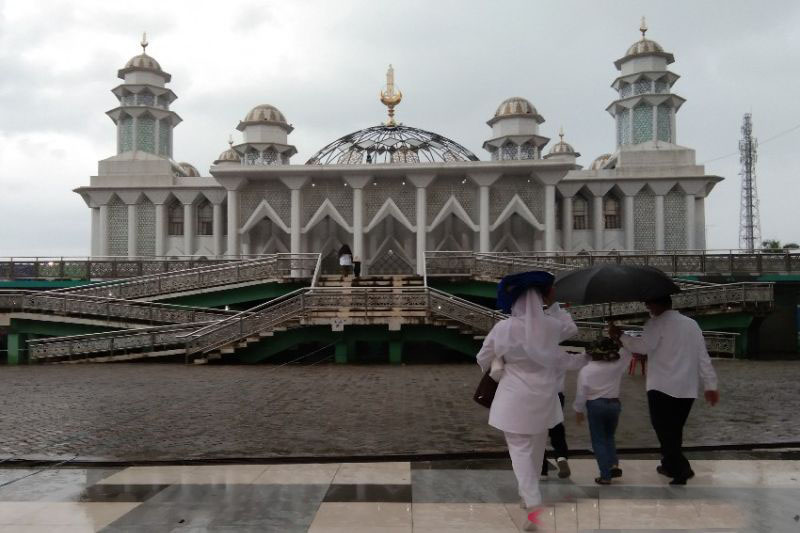 Salat Iduladha 2022 di Kendari Sultra diwarnai hujan Salat Iduladha 2022 di Kendari Sultra diwarnai hujan