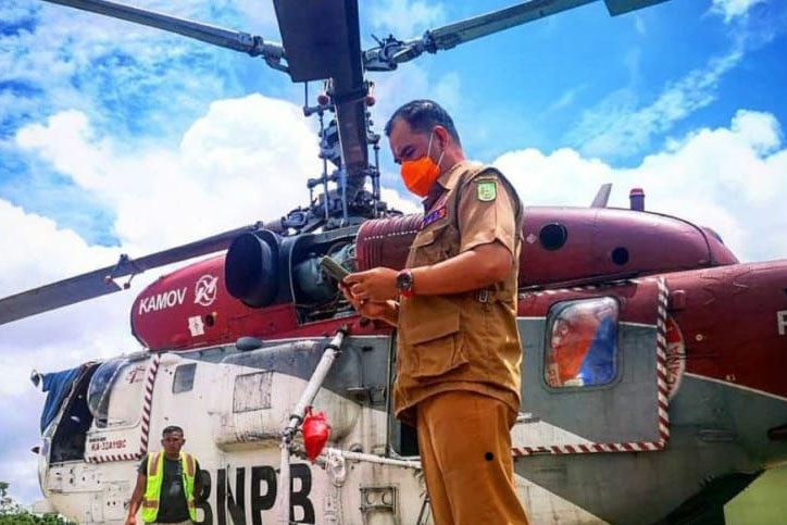 Helikopter dikerahkan untuk padamkan kebakaran lahan di Riau Helikopter dikerahkan untuk padamkan kebakaran lahan di Riau