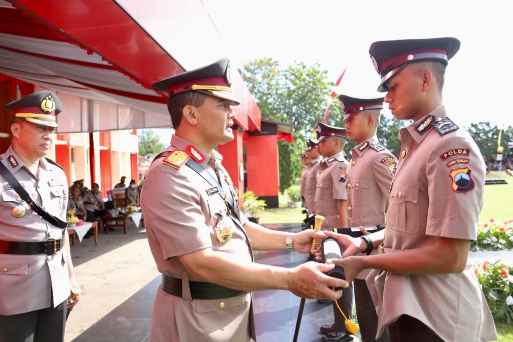 20 lulusan Bintara Polri Tahun 2022 SPN Polda Jateng ditempatkan di IKN 20 lulusan Bintara Polri Tahun 2022 SPN Polda Jateng ditempatkan di IKN