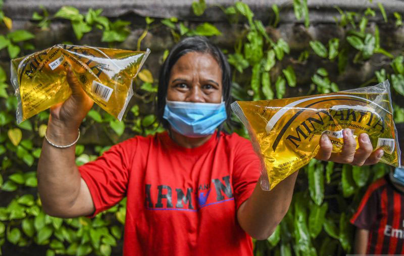 Pedagang harap minyak goreng Rp14.000 merata di seluruh Indonesia Pedagang harap minyak goreng Rp14.000 merata di seluruh Indonesia