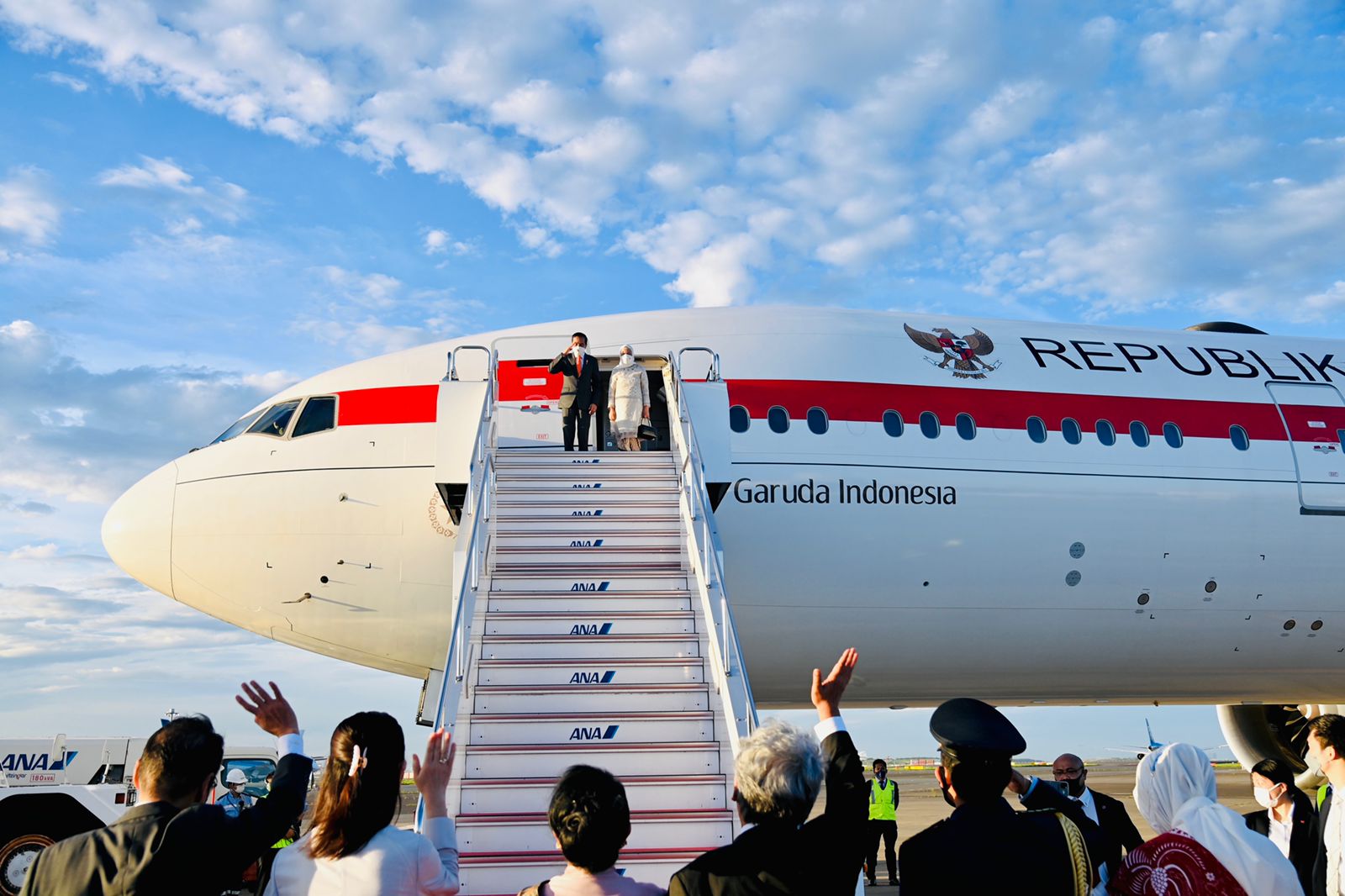 Dari Tokyo, Presiden Jokowi dan Ibu Iriana bertolak ke Seoul Dari Tokyo, Presiden Jokowi dan Ibu Iriana bertolak ke Seoul