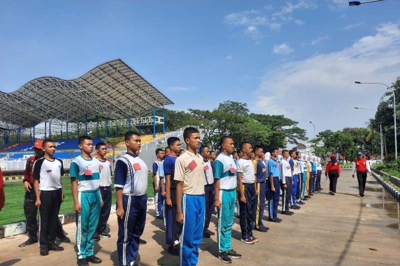 350 pelajar Tangerang ikuti latihan pengibaran bendera HUT kemerdekaan 350 pelajar Tangerang ikuti latihan pengibaran bendera HUT kemerdekaan