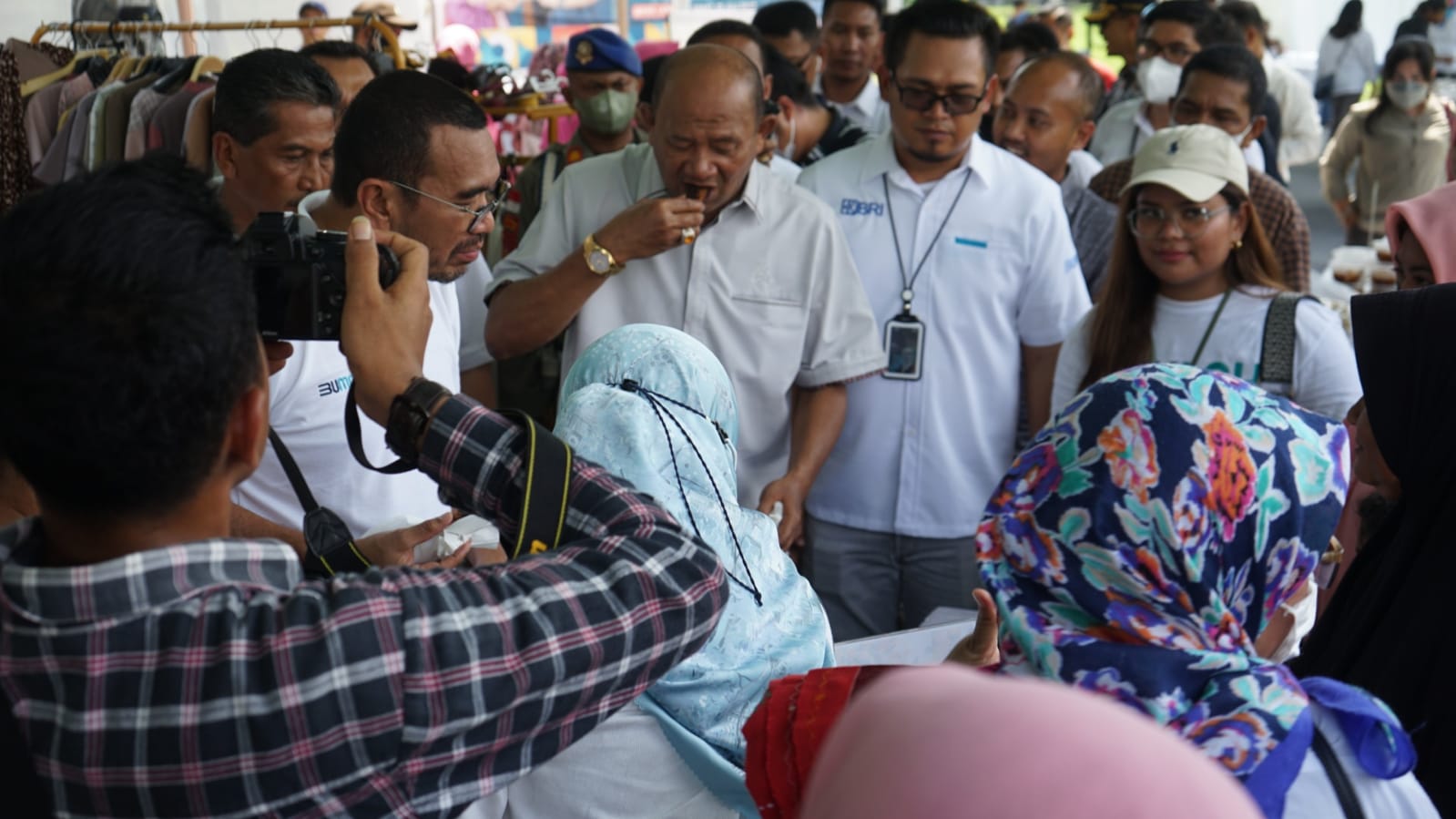 Pasar rakyat UMKM BUMN aksi nyata kepedulian sosial di Kabupaten Langkat Pasar rakyat UMKM BUMN aksi nyata kepedulian sosial di Kabupaten Langkat
