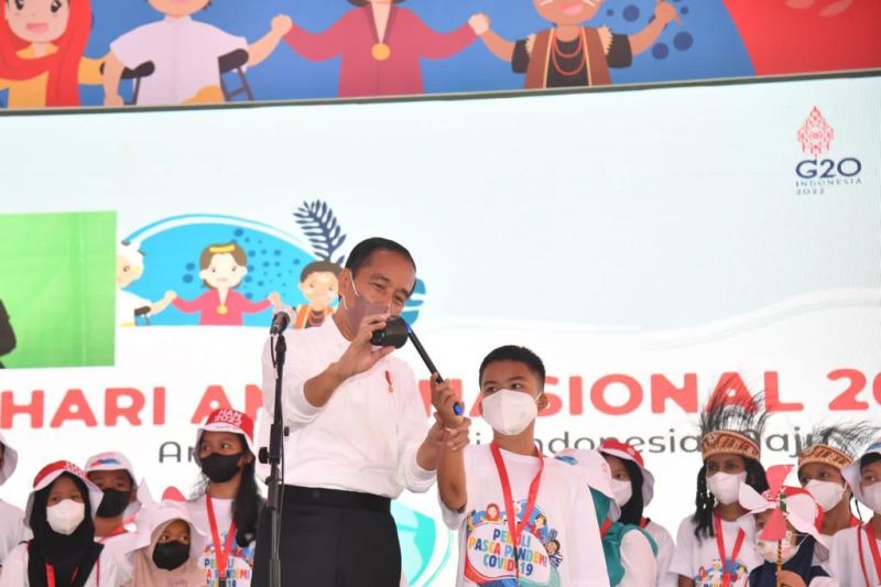 Presiden ajak anak-anak bermain sulap pada Puncak Peringatan HAN 2022