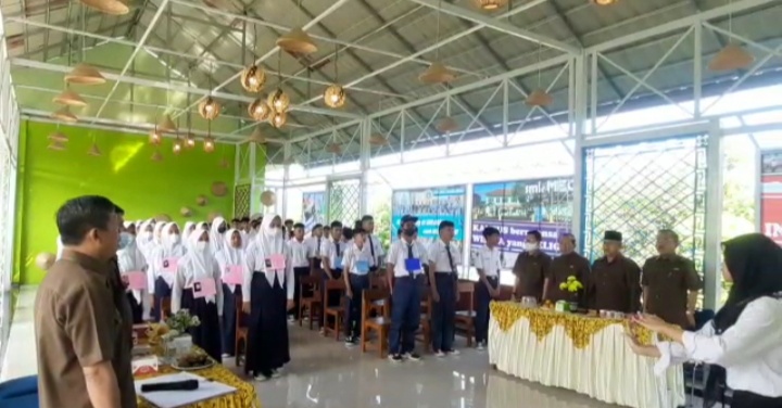Unik, SMK di Majalengka ini memilki ikon Kampus Bolu Pandan Unik, SMK di Majalengka ini memilki ikon Kampus Bolu Pandan