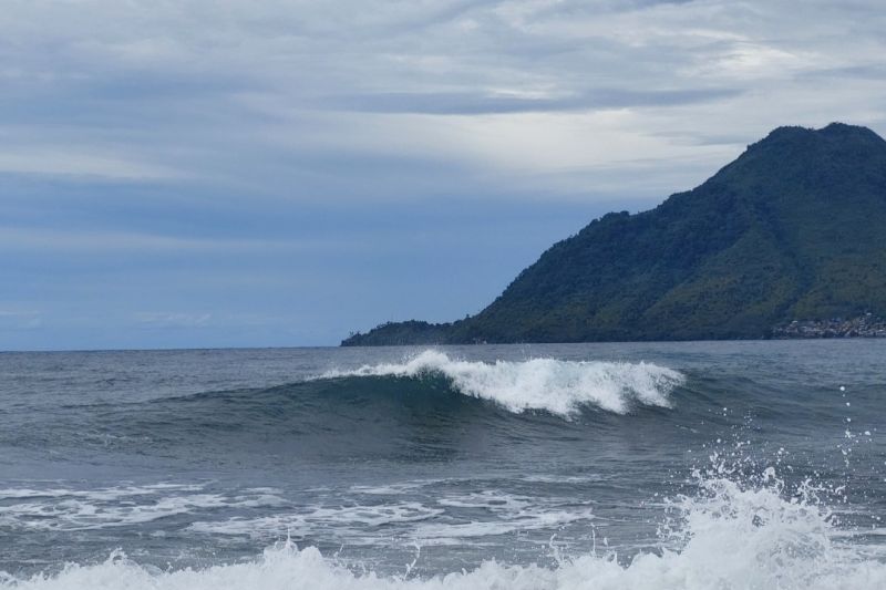 BMKG : Waspada gelombang tinggi capai empat meter di perairan Maluku BMKG : Waspada gelombang tinggi capai empat meter di perairan Maluku
