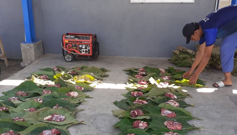 Akademisi Unej sarankan gunakan daun jati pembungkus daging kurban Akademisi Unej sarankan gunakan daun jati pembungkus daging kurban