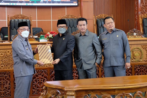 Rapat Paripurna DPRD Kota Depok tetapkan tiga peraturan daerah Rapat Paripurna DPRD Kota Depok tetapkan tiga peraturan daerah