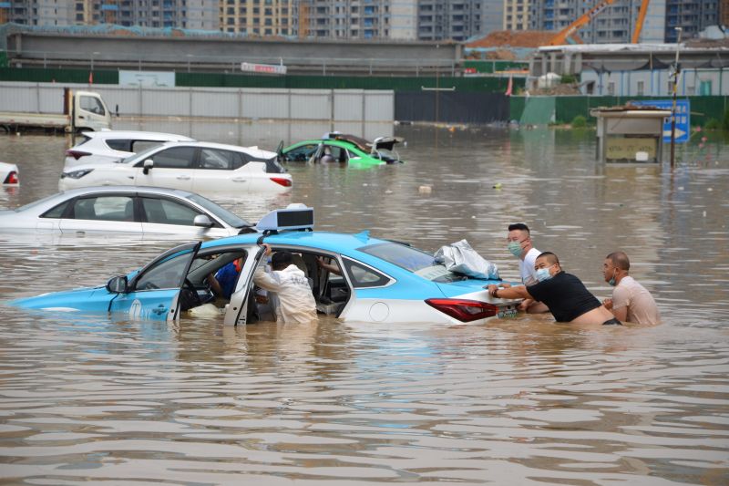 Banjir terjang China, 12 orang tewas dan 12 lainnya hilang