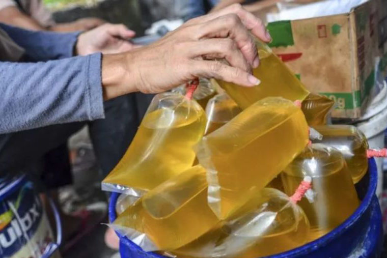 Disperindag: Beli minyak goreng pakai PeduliLindungi masih sosialisasi